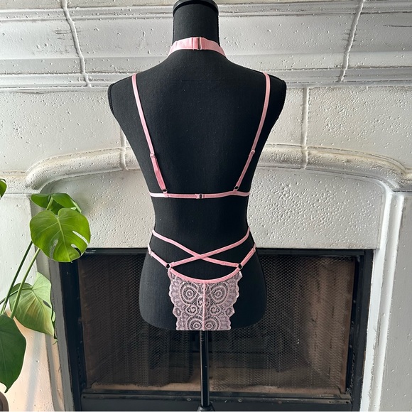 Sweet Mistress | 4pc Baby Pink Strappy Lingerie Set with Flogger - Picture 3 of 7